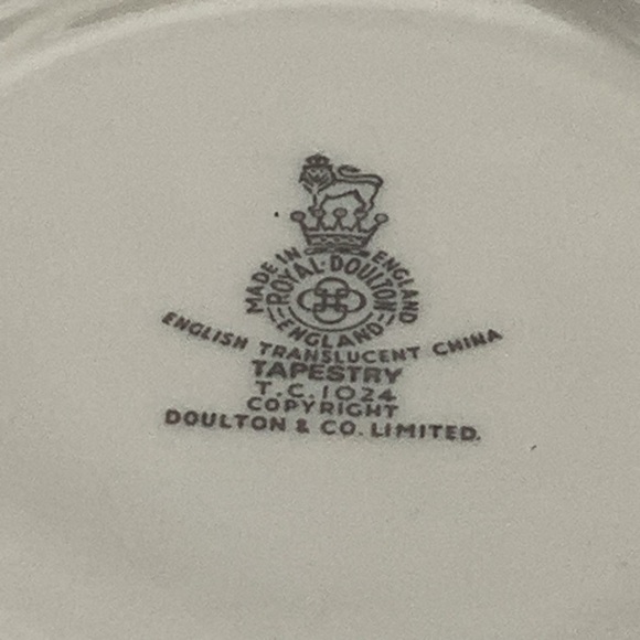 Set of Four Royal Doulton England Tapestry Cups and Saucers - Picture 10 of 11